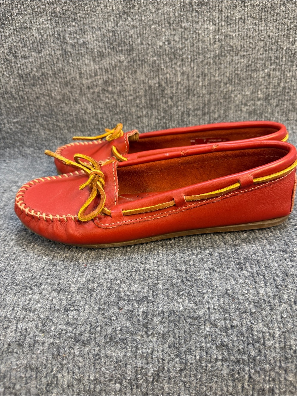 Minnetonka Red Leather Moccasins with Leather Trim and Lace Women’s Size 7 - Picture 5 of 11